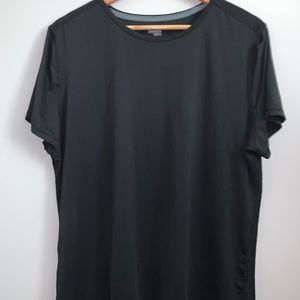 Black workout tee